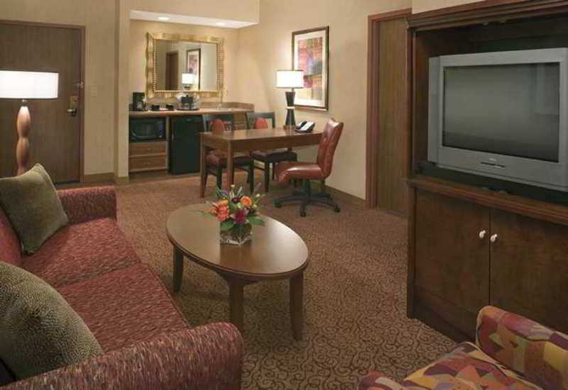 Embassy Suites By Hilton Norman Hotel & Conference Center Room photo
